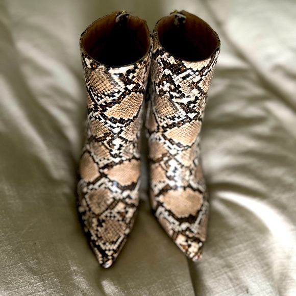 Wild Diva-size 8, snake skin, high heel booties - Picture 5 of 5